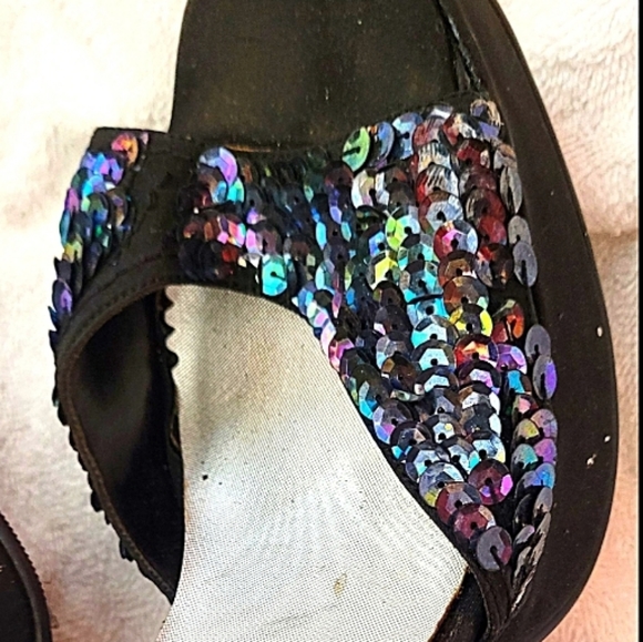 Ahhmazing Sequin Black Sandals! - Picture 7 of 9